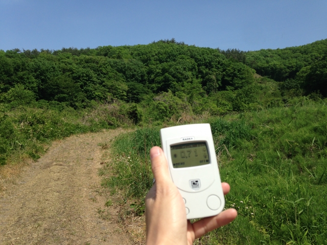 Légende , compteur geiger à Hanami Yama Park (préfecture de Fukushima)